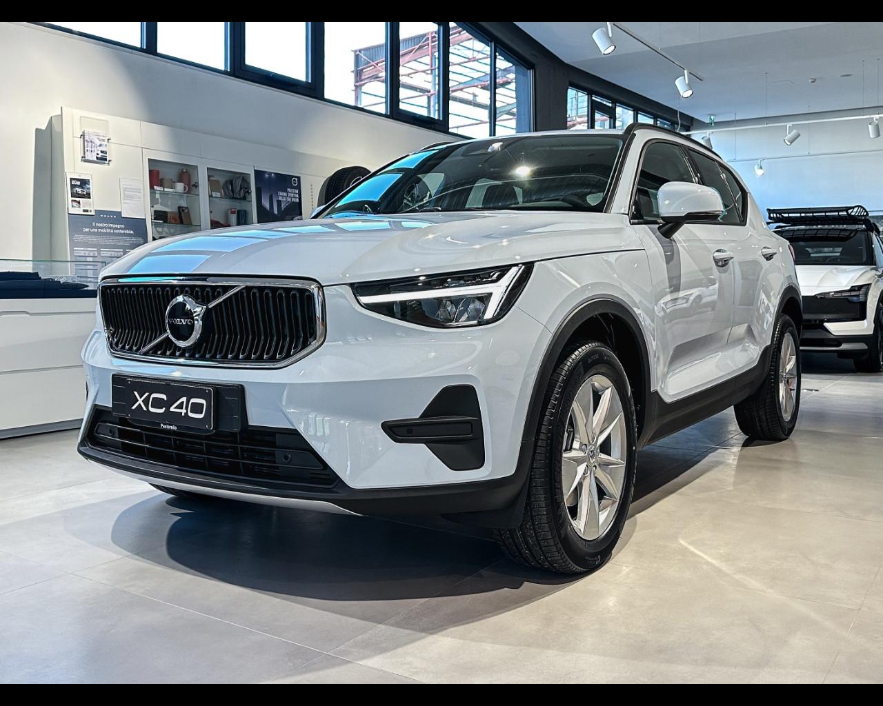 VOLVO XC40 Essential B3 AUT