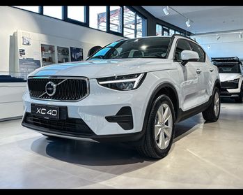 VOLVO XC40 Essential B3 AUT