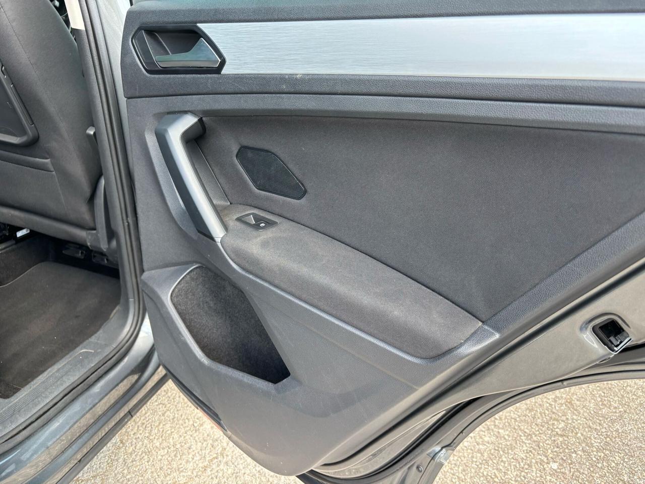 Volkswagen Tiguan 1.6 TDI Sport R-Line OK Neopatentati
