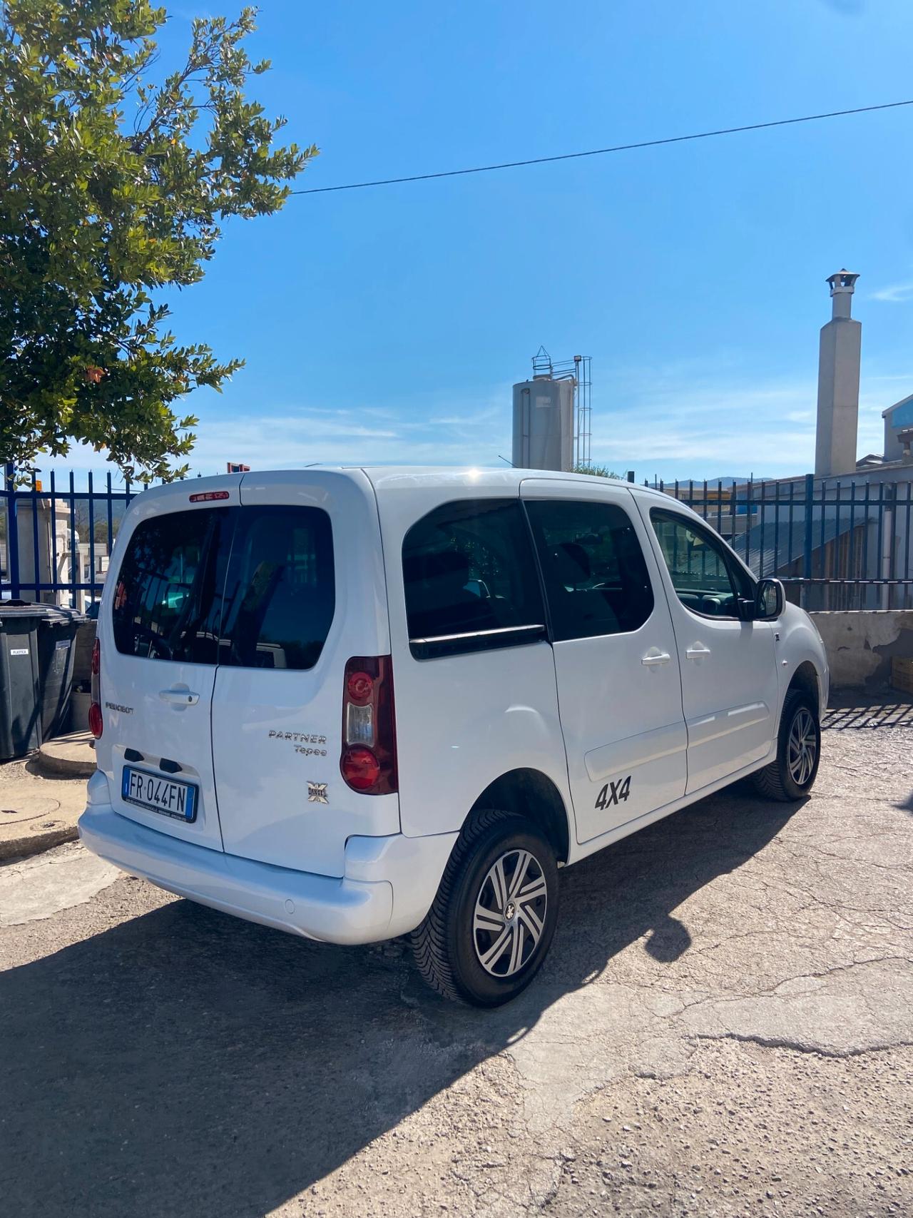 Peugeot Partner Tepee BlueHDi 100 4x4 DANGEL