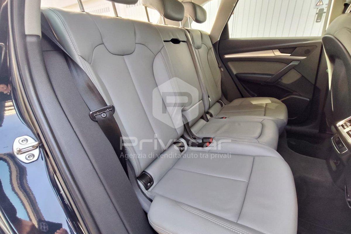 AUDI Q5 40 TDI quattro S tronic Business