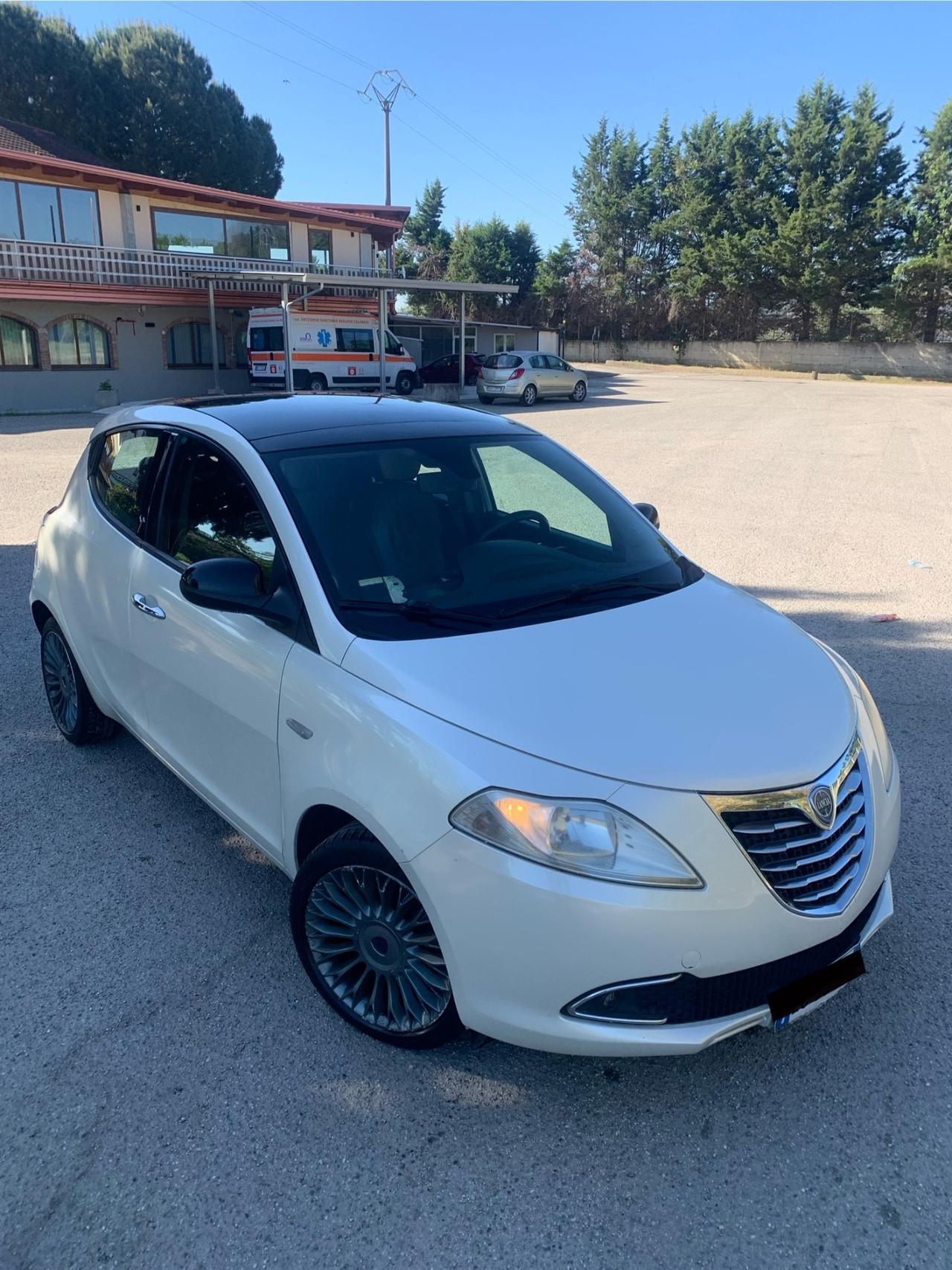 Lancia Ypsilon 1.2 69 CV 5 porte S&S Platinum