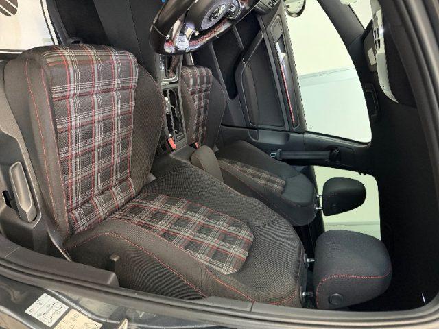 VOLKSWAGEN Golf GTI Performance DSG