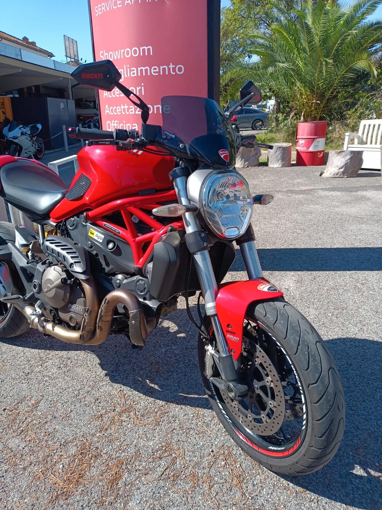 Ducati Monster 821 RED