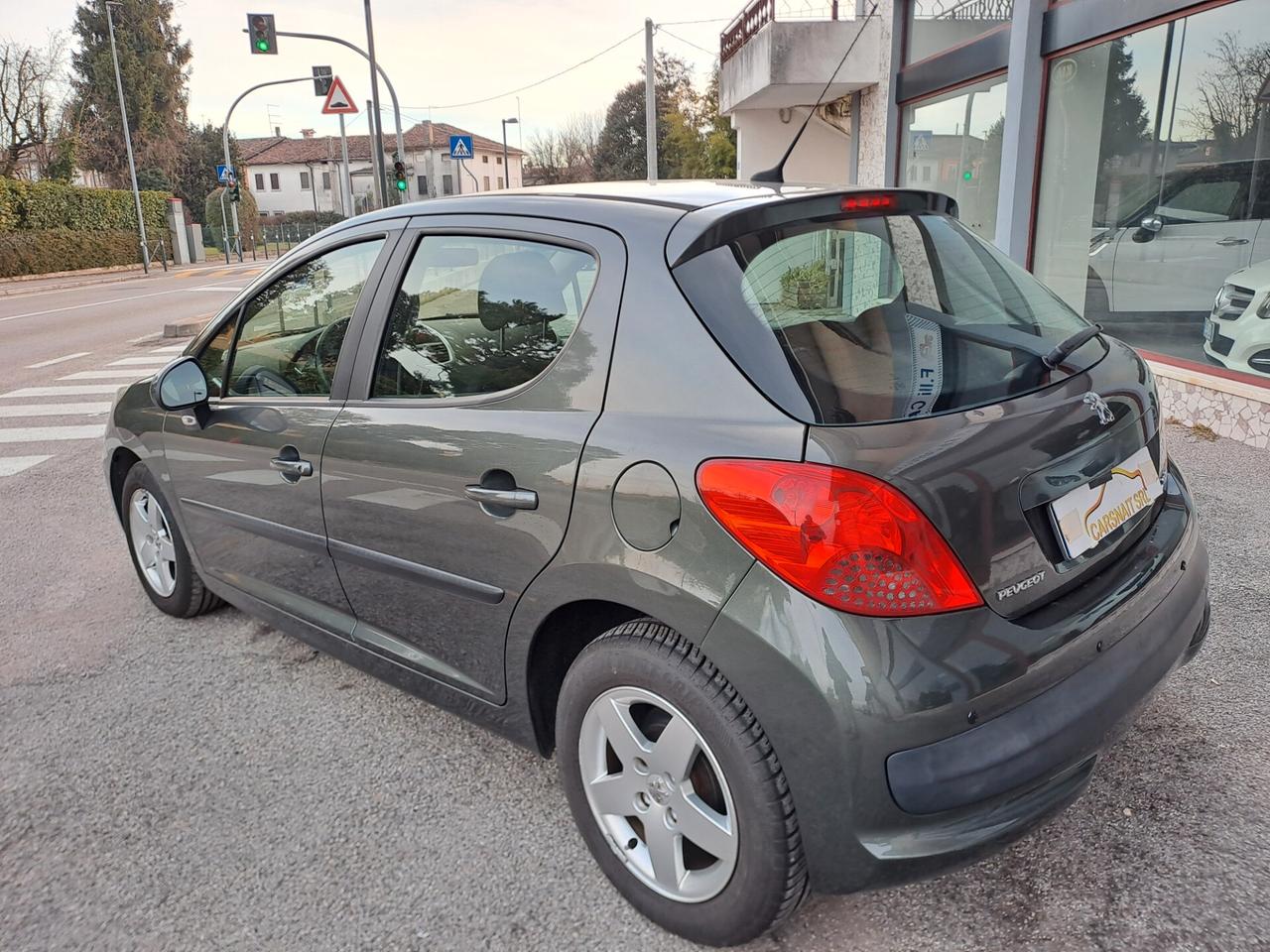 Peugeot 207 1.4 8V 75CV 5p. ONE Line