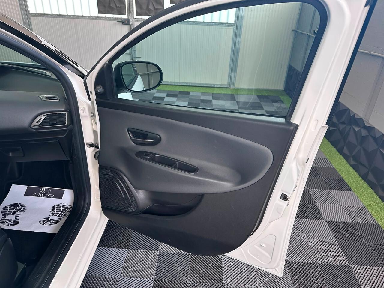 Lancia Ypsilon 1.2 69 CV 5 porte Platinum