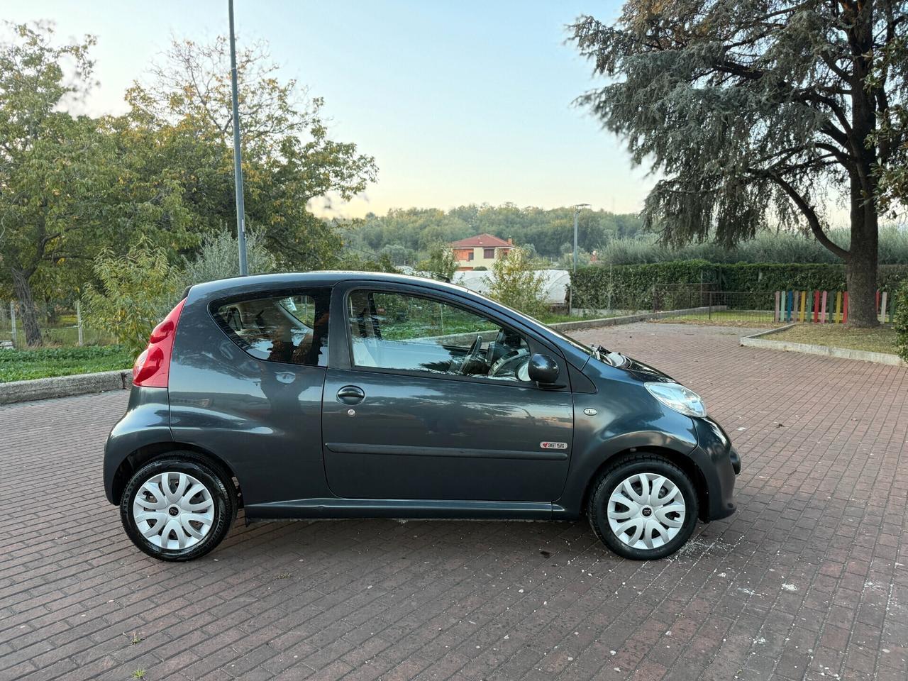 Peugeot 107 1.0 68CV 3p. Sweet Years neopatentati,ottime condizioni