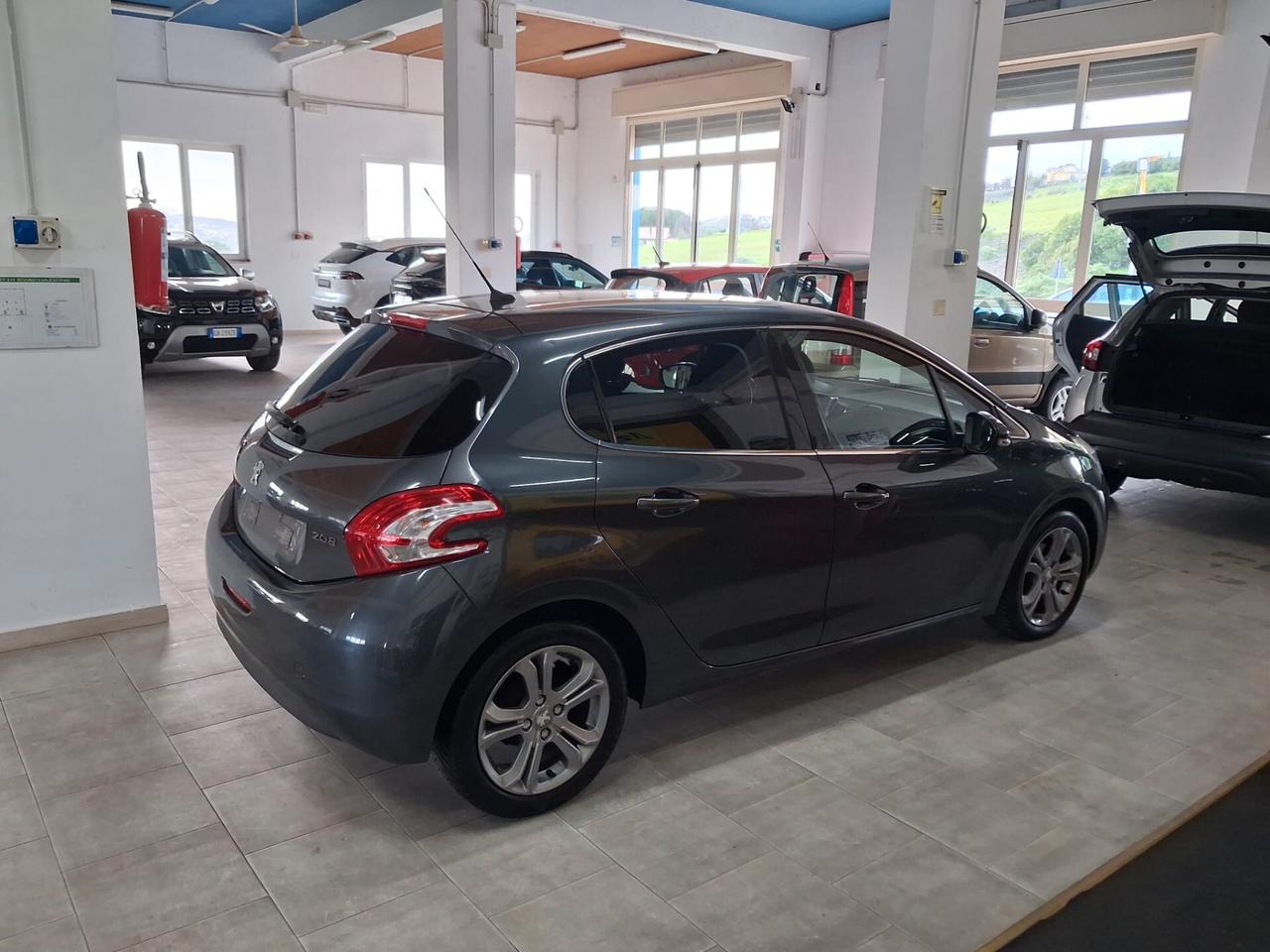 Peugeot 208 1.4 HDi 68 CV 5 porte Allure