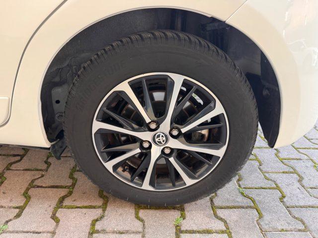 TOYOTA Yaris 1.5 5 porte Active