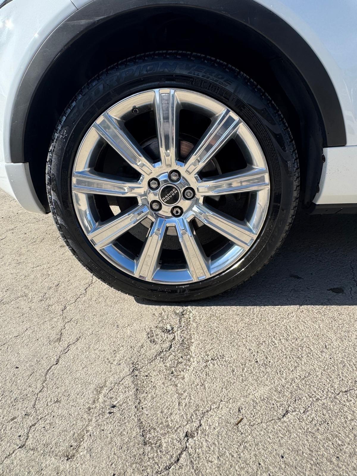 Land Rover Range Evoque 2.2 TD4 5p. Pure