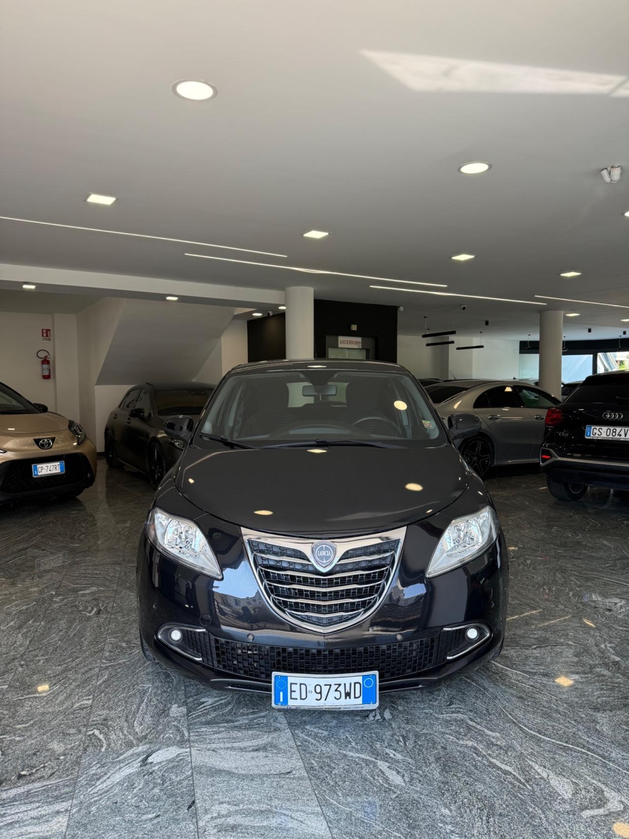 Lancia Ypsilon 0.9 TwinAir 85 CV 5 porte S&S Gold