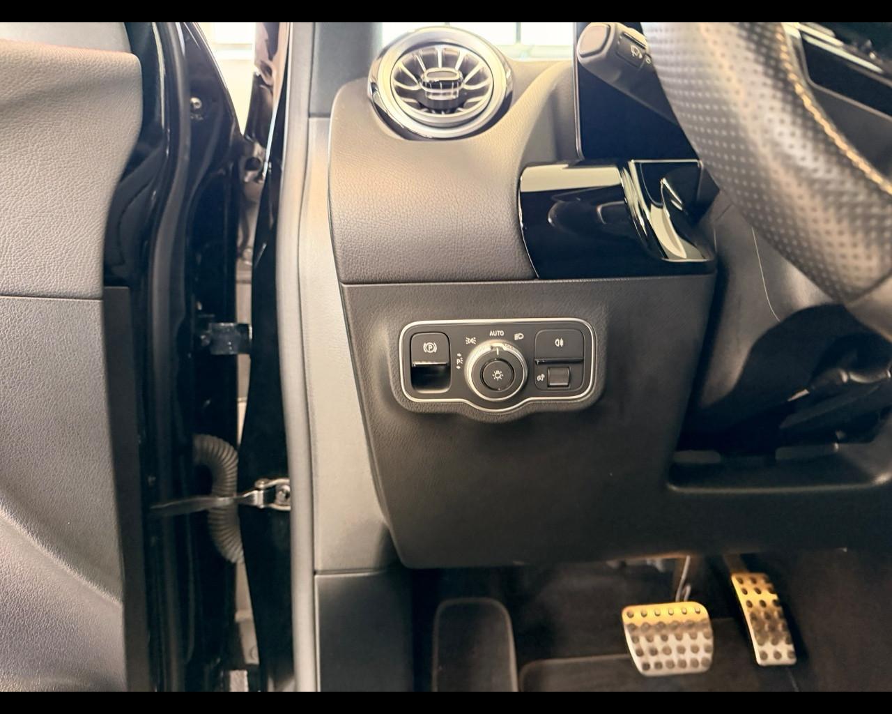 Mercedes-Benz GLA (H247) - GLA 200 d Automatic 4Matic AMG Line Premium