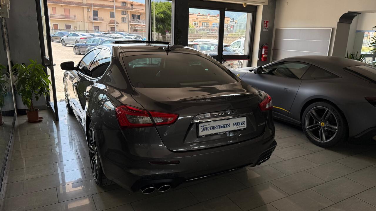 Maserati Ghibli V6 Diesel 275 CV Gransport TETTO