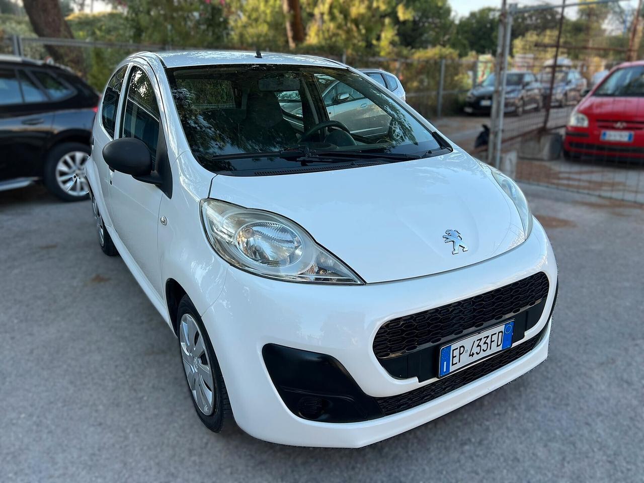 PEUGEOT 107 1.0 5porte Superga - 2012