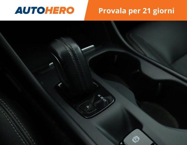 VOLVO XC40 D4 AWD Geartronic Momentum