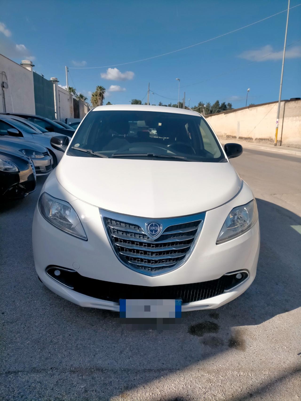 Lancia Ypsilon 1.2 69 CV 5 porte Silver