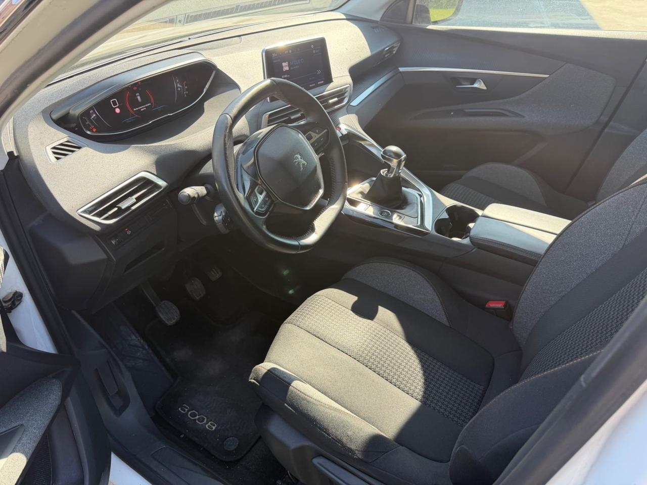 Peugeot 3008 BlueHDi 130 S&S EAT8 Active Pack