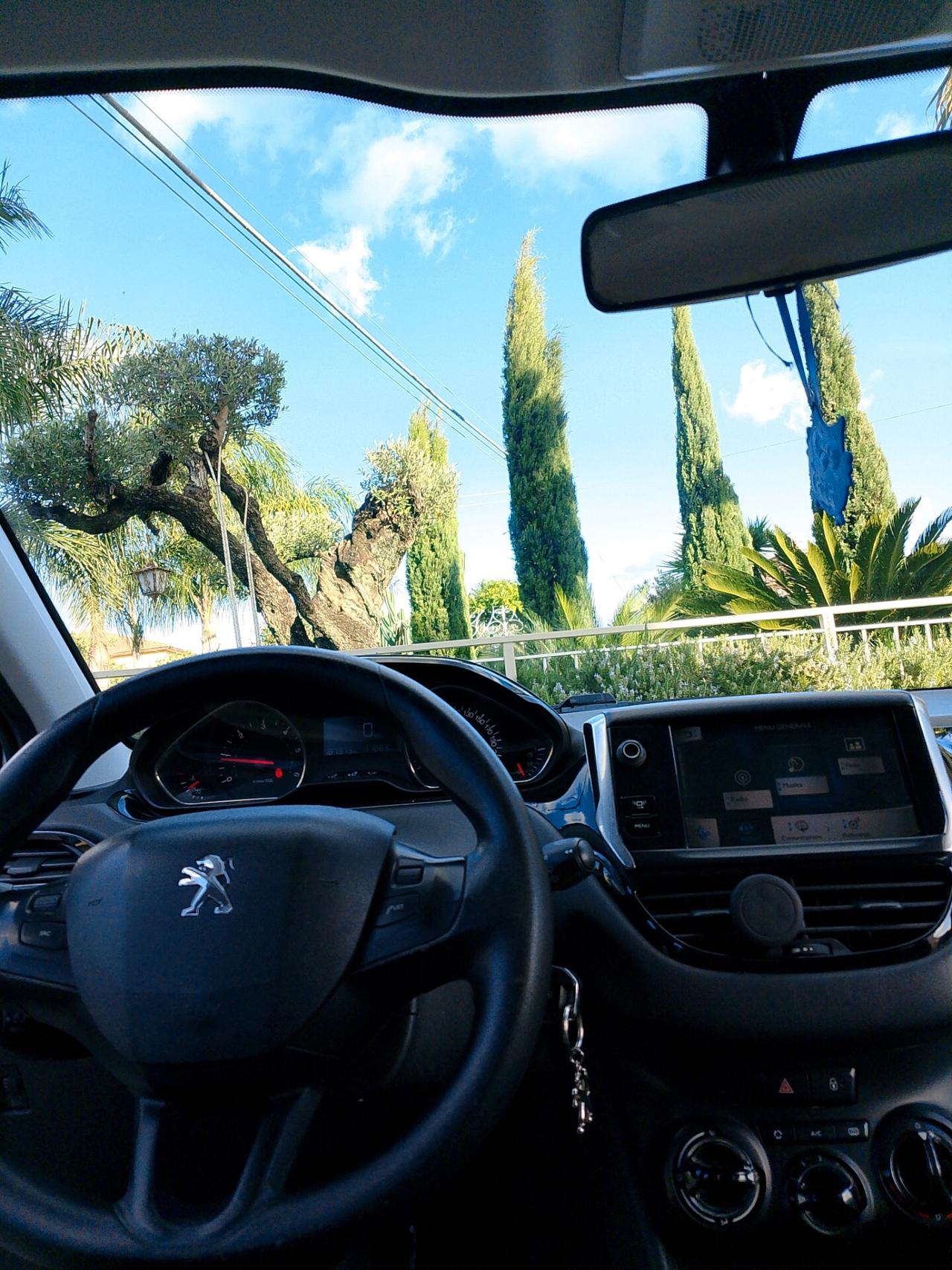 Peugeot 208 1.4 HDi 68 CV 5 porte Allure