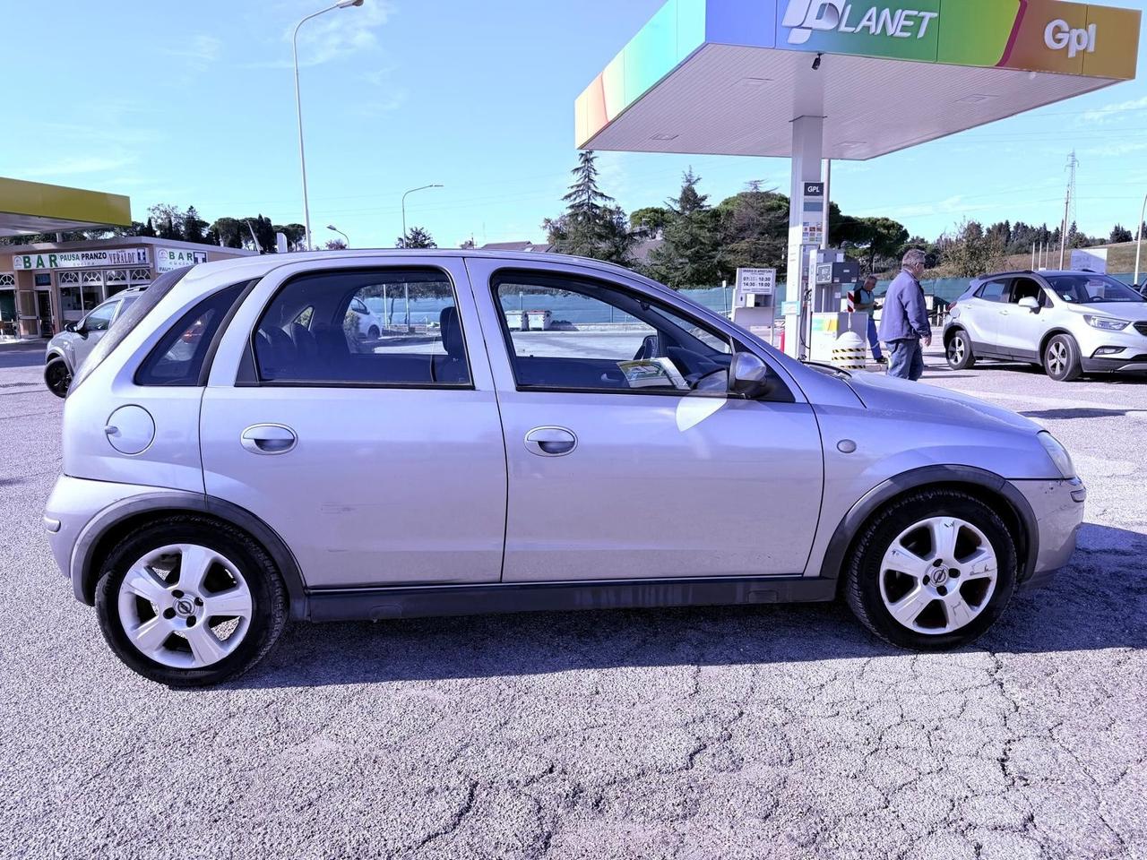 Opel Corsa 1.2i 16V cat 5 porte Ok neopatentati