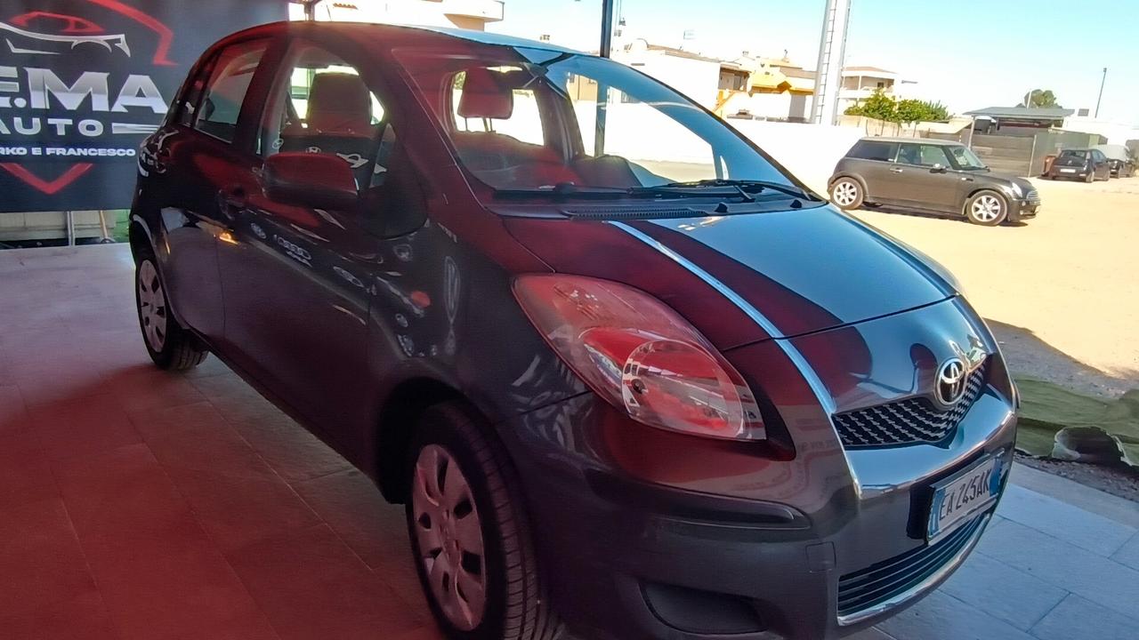 Toyota Yaris 1.0 5 porte
