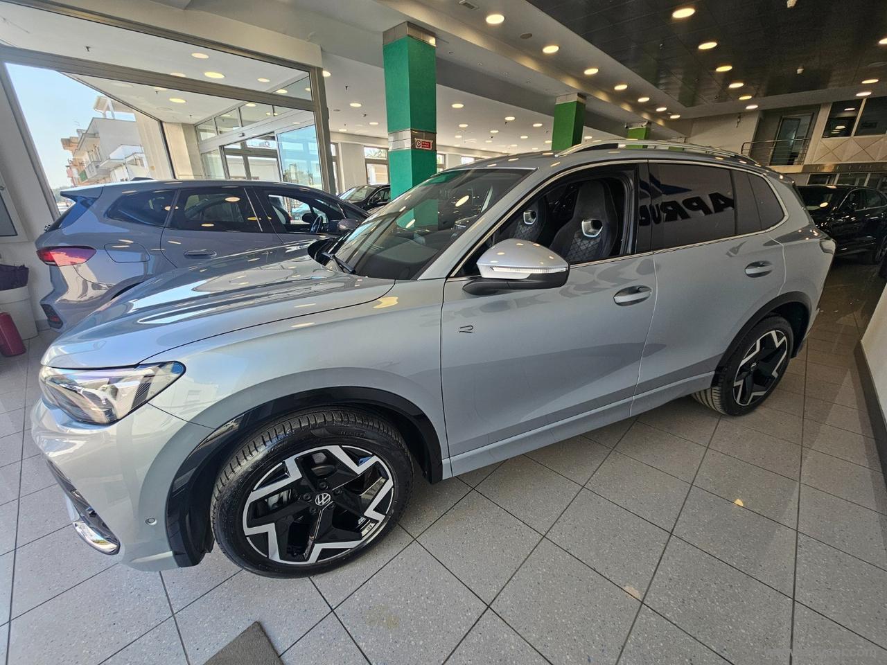 VOLKSWAGEN Tiguan 2.0 TDI 150CV SCR DSG R-Line