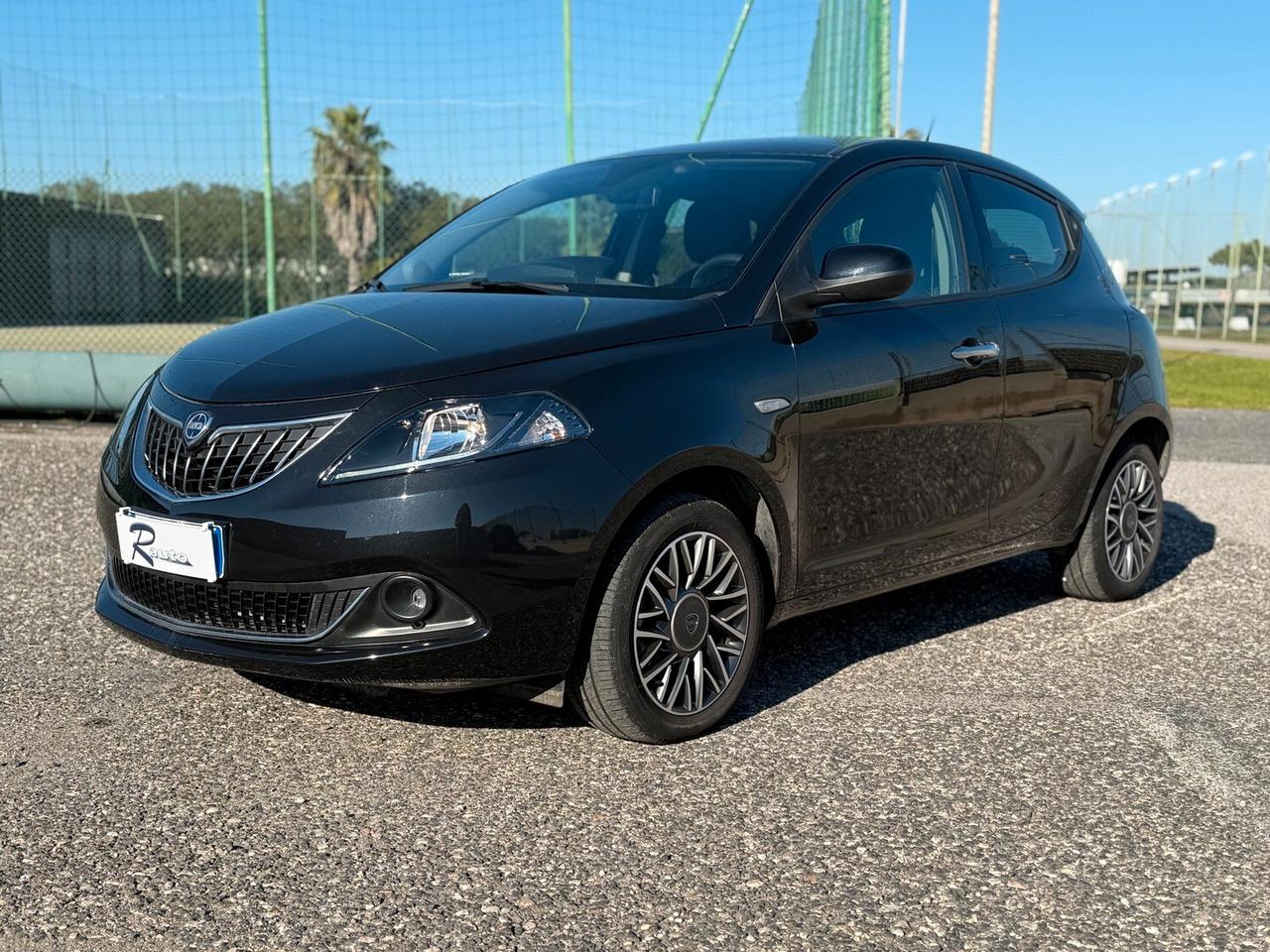 Lancia Ypsilon 1.0 FireFly 5 porte S&S Hybryd Gold