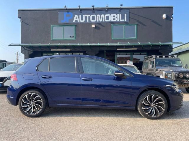 Volkswagen Golf 1.0 etsi 110cv dsg Luci amb PDC Vetri Scuri