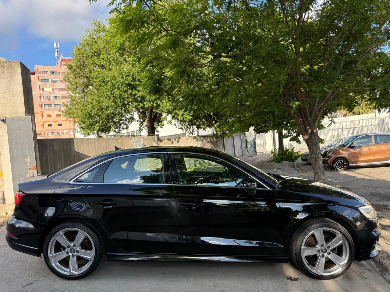 Audi A3 Sedan km. 29000! 30 TDI S Line