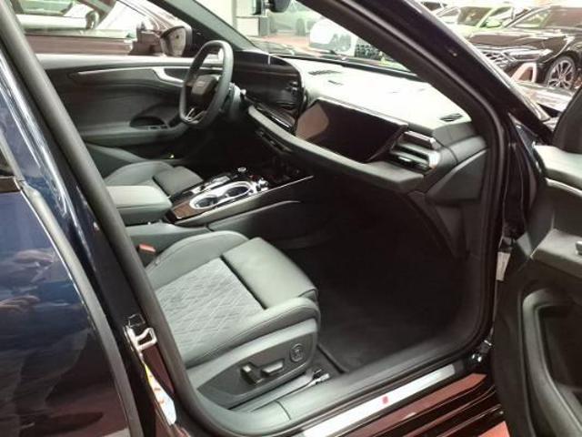 AUDI A6 Avant TDI 150 kW S tronic quattro S line edition.