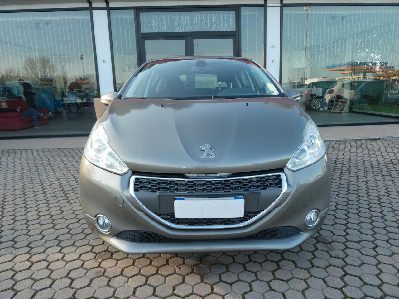 Peugeot 208 1.2 VTi 82 CV 5 porte OK NEOPATENTATI