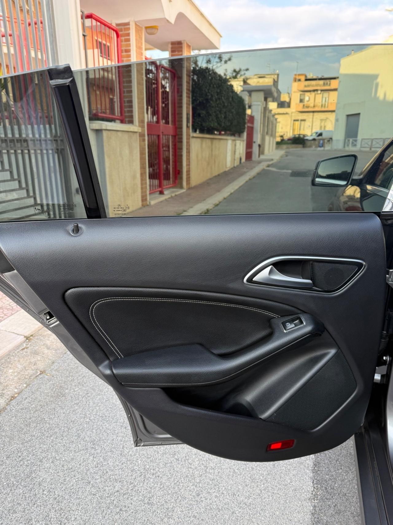 Mercedes-benz CLA 180 d Premium