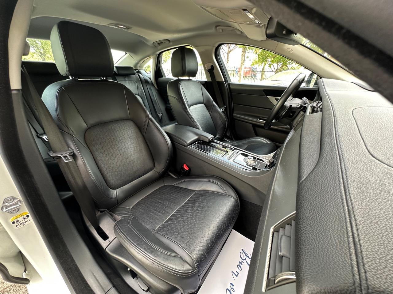 Jaguar XF 2.0 D 180 CV aut. Prestige