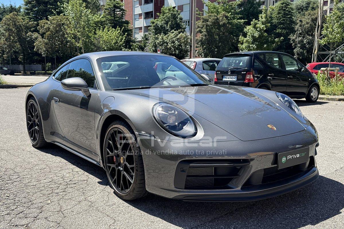 PORSCHE 911 Carrera 4 GTS