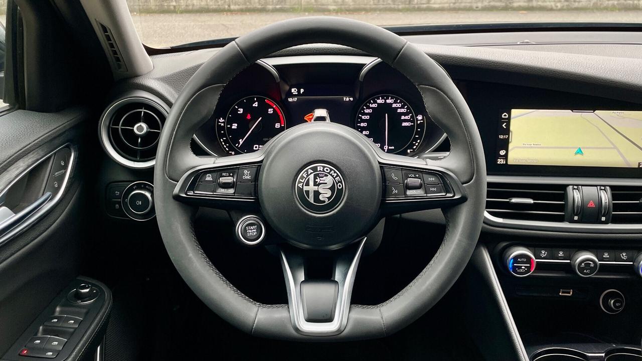 ALFA ROMEO GIULIA 2.2 TURBODIESEL EXECUTIVE 160CV - FULL LED, VETRI PRIVACY, CRUISE CONTROL