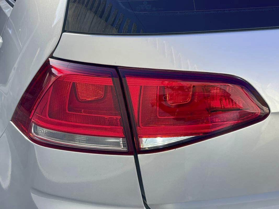 Volkswagen Golf 1.6 TDI 110 CV 5p. Comfortline BlueMotion Technology Cerchi lega da 17 – sensori park anteriore e posteriore – vetri privacy-clima bi/zona