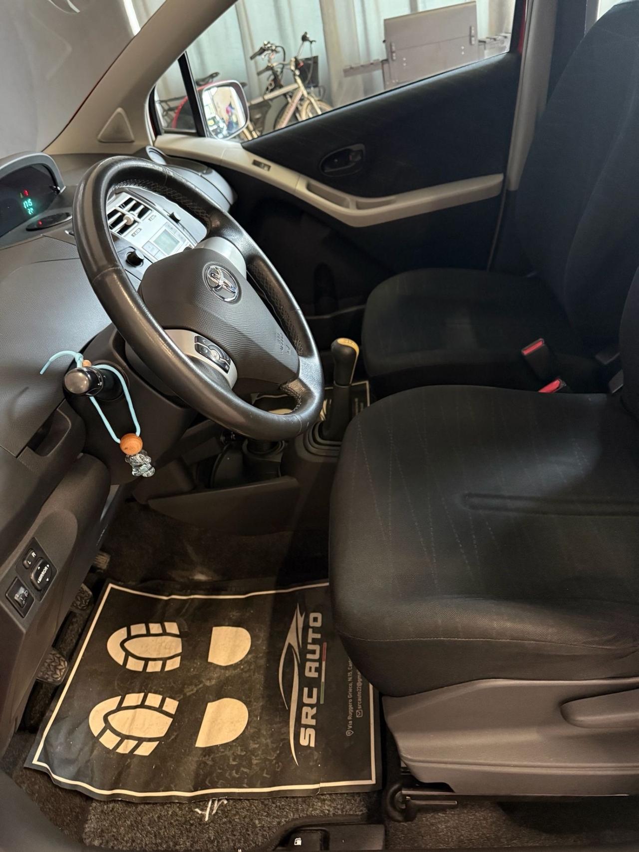 Toyota Yaris 1.0 5 porte Sol