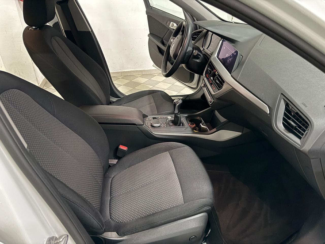 Bmw 116 116d 5p. Business Advantage