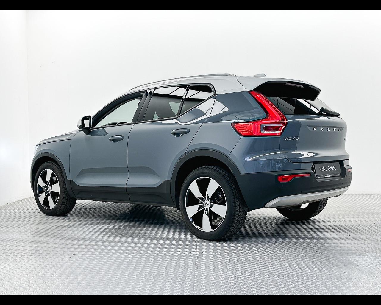 VOLVO XC40 B4 AWD Geartronic Momentum Pro