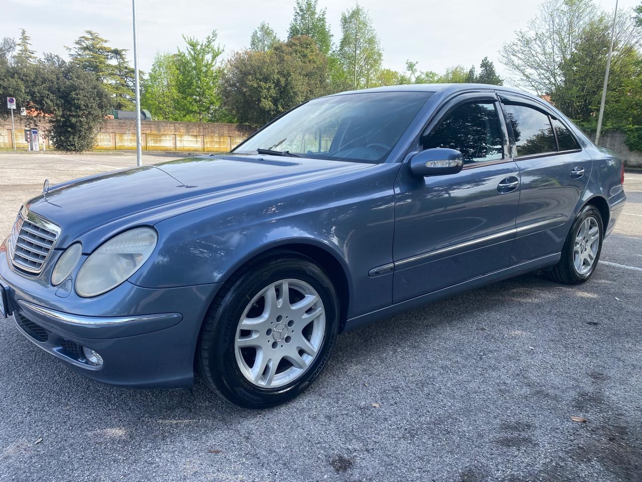 Mercedes-benz E 270 CDI cat Elegance