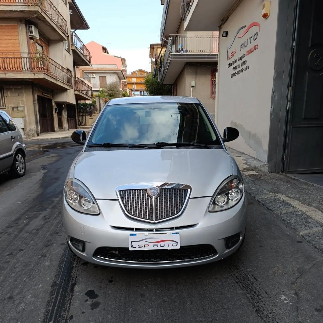 Lancia Ypsilon 1.2 69 CV Unyca