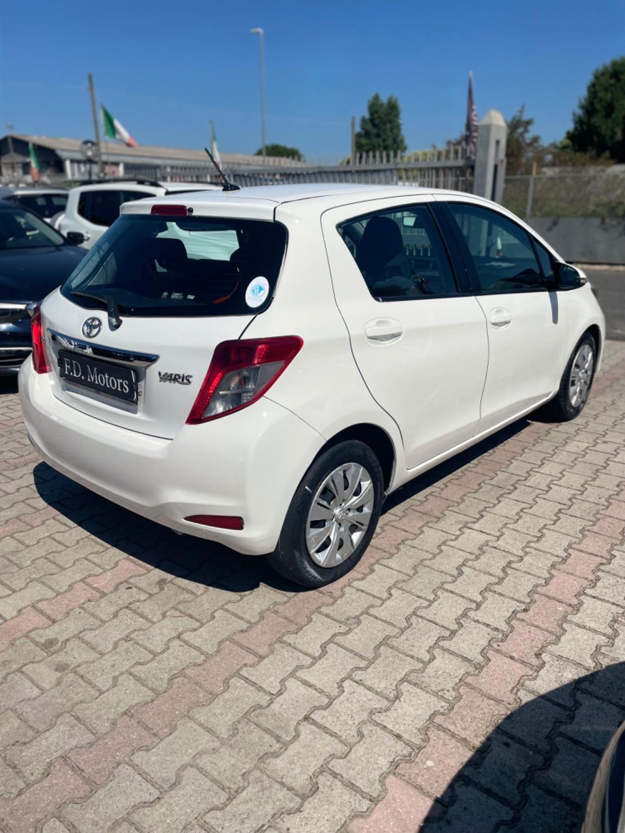 Toyota Yaris 1.0 5 porte Lounge