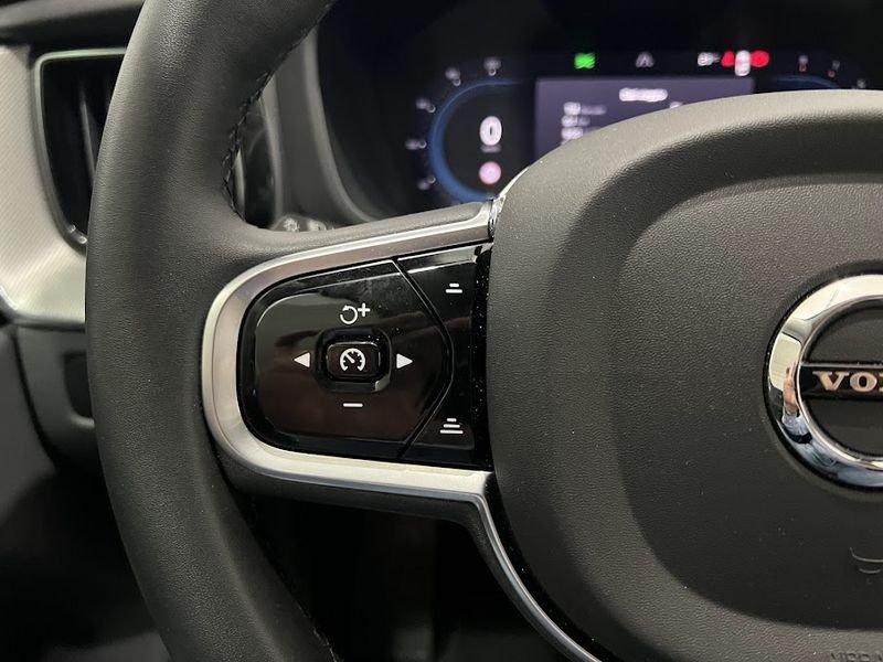 Volvo XC60 XC60 B5 AWD automatico Plus Dark