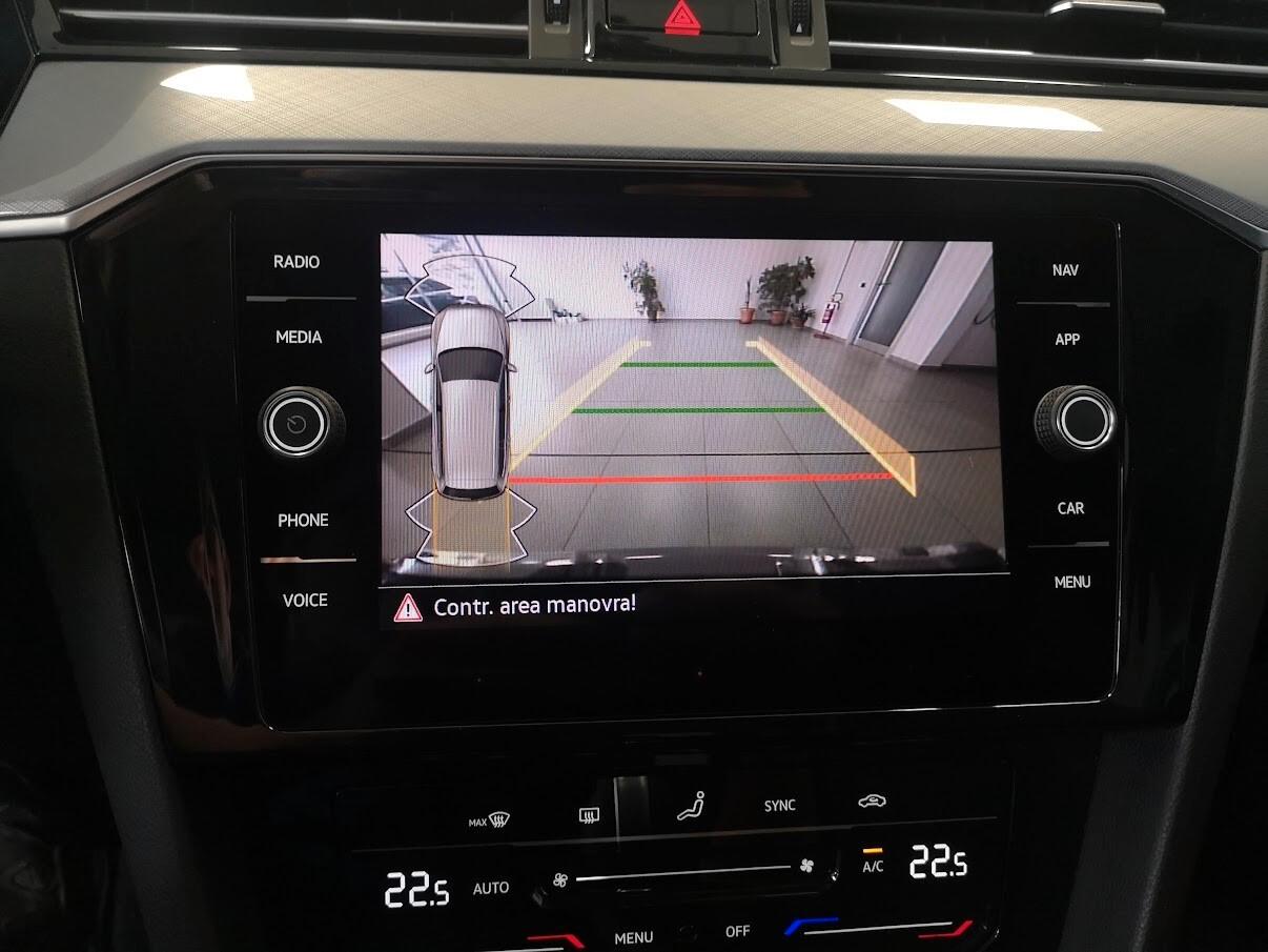 Volkswagen Passat Variant 2.0 TDI SCR EVO DSG Business NAVI - RETROCAMERA
