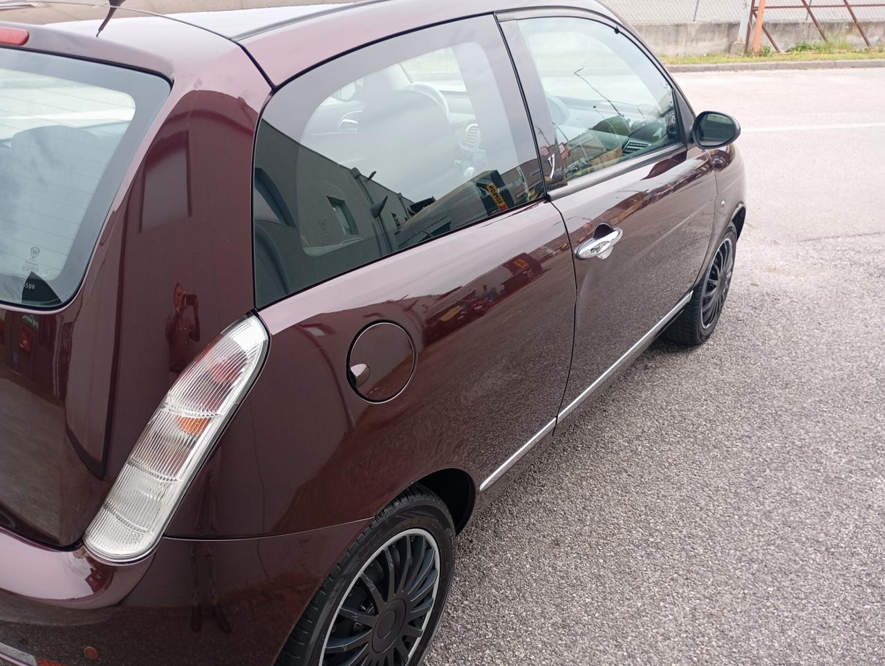 lancia ypsilon 1.2 ok neopatentati
