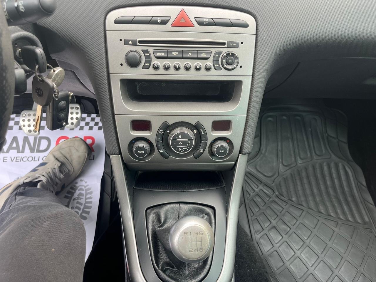 Peugeot 308 1.6 HDi SW Ciel Féline - 2011
