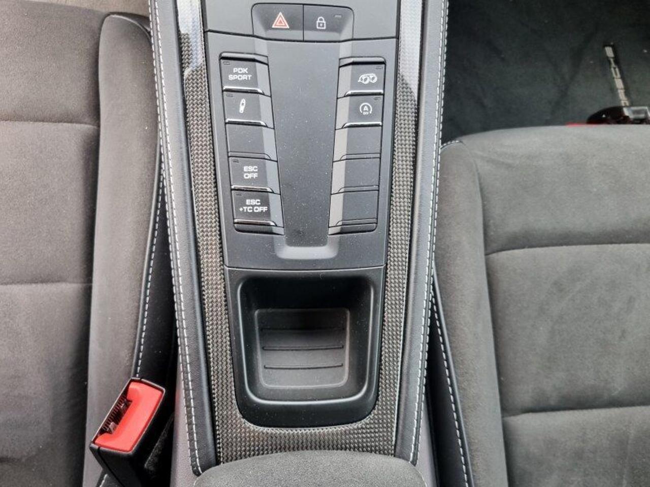 Porsche 718 Cayman GT4 PDK