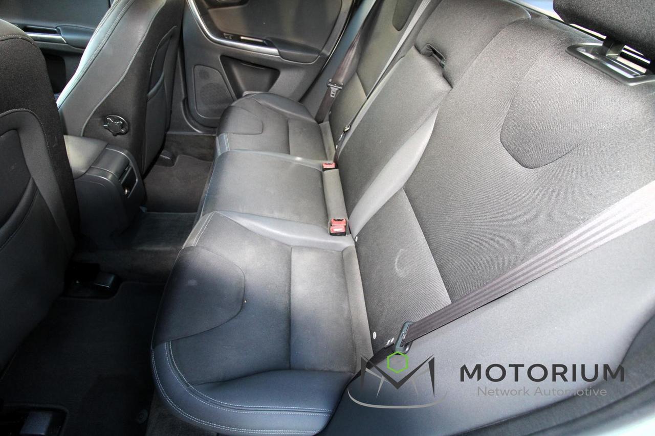 Volvo XC60 D3 Geartronic R-design Momentum