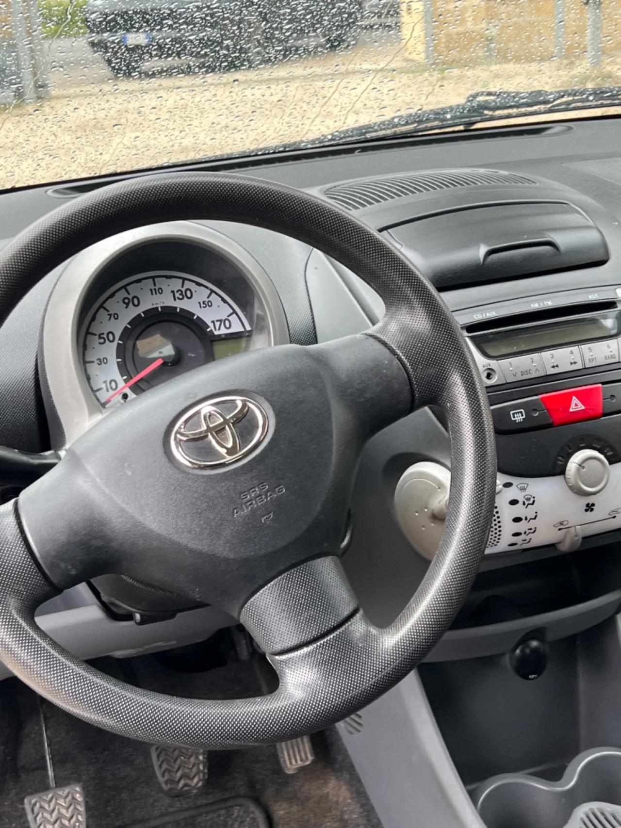 Toyota Aygo 1.0 12V VVT-i 5 porte Now Connect