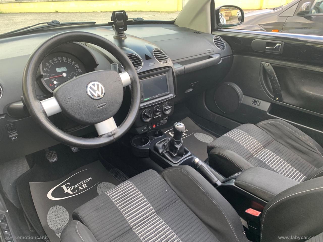 VOLKSWAGEN New Beetle 1.6 Cabrio - 2003