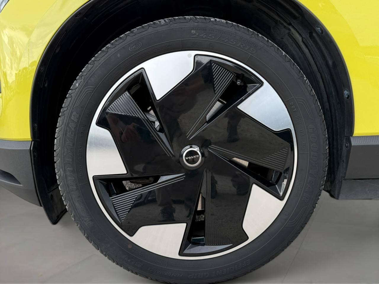 VOLVO EX30 Plus Single Motor Extended Range